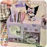 ราคา .. กล่องเก็บของที่ใส่ปากกา Sanrio ของแท้ สไตล์สาวน่ารักและเยาว์ เครื่องเขียนสำหรับเดสก์ท็อปในสำนักงาน ภาชนะใส่ปากกาปลาหมึก ชั้น วาง ของ บน โต๊ะ แพ็คการ์ด ลิ้นชัก ใส่ กระดาษ เก็บ (1731474520240457313)