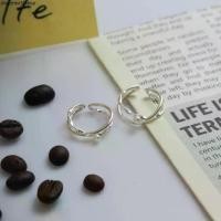 ราคา earika.earrings - twine pearl แหวนไข่มุกสีขาว เงินแท้ชุบทองคำขาว เหมาะสำหรับคนแพ้ง่าย สร้อย คอเงิน แท้ แหวน ปรับ ได้ ตาม ขนาด นิ้ว ต่างหู แบบ หนีบ สําหรับ ผู้ ที่ ไม่ เจาะหู ตุ้ม (1732055772246869430)