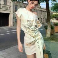 ราคา เสื้อยืดแขนสั้น สไตล์ซัมเมอร์อเมริกัน ดีไซน์พิมพ์ลาย ไหล่เฉียง เดรสกระโปรงตัวอักษร สาวฮอต สีขาว ปี 2024 มาใหม่ (1730768653619530012)