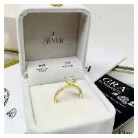 ราคา แหวนเพชรโมอีสซาไนท์ แหวนชู 1 กะรัต บ่าข้าง 1 แถว สีทอง ชุบ 18K ขายร้อน (1731621289914697427)