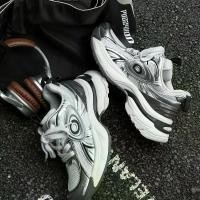 ราคา รองเท้าวิ่งกังหัน สีเงิน สไตล์เรโทร มิลเลนเนียม แฟชั่นจีน แบรนด์ รองเท้าพ่อ เหมาะสำหรับคู่รัก แพลตฟอร์มสบาย ๆ ใหม่สำหรับปี 2024 (1730614703186807495)