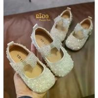 ราคา [COD] รองเท้าเด็ก*มีหน้าร้านอยู่รัชดา ลองได้ เปลี่ยนได้ *H056สีเงิน ติดมุกประดับเพชร แต่งด้วยโบว์ติดเพชรตรงสายรัดรองเท้า สว... (1732036877539968424)