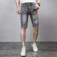 ราคา กางเกงขาสั้นปักลายผู้ชาย อินเทรนด์ เท่ สีเทา ลายดอกไม้ ขาตรง กางเกงยีนส์กลาง ขายส่ง ฤดูร้อน 2023 (1730591944784316896)