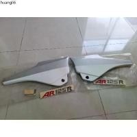 ราคา ขายร้อน ฝากระเป๋าข้างซ้ายขวาพร้อมลายสติ๊กเกอร์ใส่ Kawasaki AR125-AR125R สีเทา-ขาวของใหม่งานเก่าเก็บสภาพสวยๆไม่แตกไม่หักพร้อมใส่ (1732168902062016473)