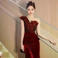 ราคา ชุดขนมปังปิ้งไหล่เดียว สีแดง ชุดนางเงือก ไวน์แดง เหมาะสำหรับงานแต่งงาน หมั้น และจัดเลี้ยง เดรสยาว เรียบหรู (1731390424009770578)