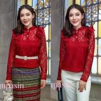 ราคา PTT️ เสื้อลูกไม้ ผ้านุ่มใส่สวย อก 40-42 นิ้ว สีแดง เสื้อลูกไม้ชุดไทย แขนยาว ซิปข้าง Blouse (1731898224608904980)