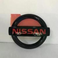 ราคา สปอตสินค้า โลโก้ฝากระบะท้าย สีแดง NISSAN NAVARA NP300 D23 90890-6KH1A (อะไหล่แท้ NISSAN) (1731416245765899702)