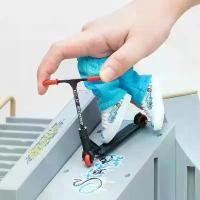 ราคา ของเล่นสกู๊ตเตอร์นิ้ว วัสดุโลหะผสม สเก็ตบอร์ดนิ้ว มาพร้อมกางเกง รองเท้า และเครื่องมือ ของเล่นสกู๊ตเตอร์นิ้ว สเก็ตบอร์ดมินิ เหมาะสำหรับเป็นของขวัญ heejin1000rr รถ บู้บี้ เกม ตัว (1731938903807593142)