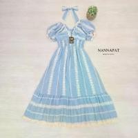 ราคา เดรสยาว แม็กซี่เดรส "WEE" Nannapat NP2241 ทำจากผ้าลินินสีน้ำเงิน ตกแต่งด้วยลูกไม้สีครีม และโบว์ผูกผม เช่า ชุด ออกงาน คล้อง คอ ชุด สวย เรียบ หรู ดู แพง เดรส (1732016370286691525)