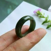 ราคา แหวนหยกพม่าแท้เขียวโทนเข้มแต้มแดงทรงเกลี้ยงหน้ากว้าง size 61 mm #แหวน #แหวนหยกเขียว #แหวนหยกเกลี้ยง #jadering #jaderoom #feicui #หยก #แหวนหยก (1732026668290311414)