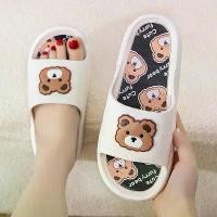ราคา รองเท้าแตะคู่ ลายการ์ตูนน่ารัก สำหรับผู้หญิงและผู้ชาย ใส่หน้าร้อน แบบสวม พื้นหนา เหมาะสำหรับบ้าน ในร่ม ห้องน้ำ อาบน้ำ กันลื่น พื้นนุ่ม (1730092262895487083)