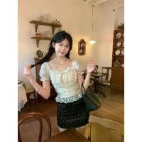 ราคา 【M-4XL】 เสื้อครอปคอเหลี่ยมลายจุด Polkadot Y2K แขนตุ๊กตา แต่งลูกไม้ระบาย เสื้อโชว์เอวออกเดท ปาร์ตี้ คําแนะนําการขายที่ร้อนแรงในเดือนนี้ (1732211913842722368)