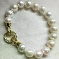 ราคา สร้อยข้อมือมุกกลมใกล้ ขนาด 9-10 มม. ทันสมัย สีทอง สวยด้วยหินเพทายปู สไตล์ Clasp (1732208272617015252)