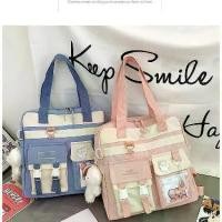 ราคา กระเป๋าเป้นักเรียนความจุขนาดใหญ่ สไตล์วิทยาเขต กระเป๋าสะพายไหล่เดียว กระเป๋าสพายข้าง อเนกประสงค์ กระเป๋าถือสด เหมาะสำหรับการสอน เคลือบ กันน้ํา กระติก ใส่ น้ํา แข็ง กระติก น้ (1731355002631653015)