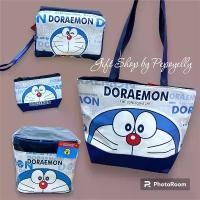 ราคา เซตกระเป๋าโดเรมอน Doraemon ลิขสิทธิ์แท้ กระเป๋าผ้าสะพายข้างน่ารักๆไปโรงเรียน (1731696298494363476)