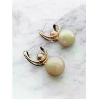 ราคา "Aurora Pearl Hoops" (ต่างหูห่วงทองประดับไข่มุกออโรร่า) (1731409248031835388)