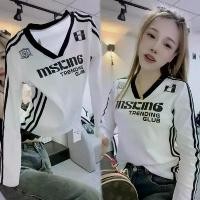 ราคา เสื้อยืด แขนยาว คอวี พิมพ์ลายตัวอักษร สำหรับผู้หญิง ทรงสลิมฟิต แฟชั่น เสื้อสปริง 2025 มาใหม่ แฟชั่น เสื้อ ใส่ เล่น สงกรานต์ ชุด ผ้า ไทย สาว อวบ เสื้อ ชีฟอง แขน ยาว uniqlo premium linen (17322533555378