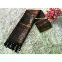 ราคา Discount ผ้าพันคอ ผ้าคลุมไหล่ ผ้าไหมเทียมลายไทย ลายขิต (1731676187652621455)