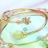 ราคา Discount กำไลใบมะกอกไหมทอง เรียกทรัพย์ ดูดทรัพย์ รับโชค ฟรีบทสวด คาถา และ กล่องเครื่องประดับสุดหรู (1732277377230145615)