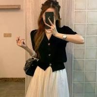 ราคา เสื้อคาร์ดิแกน แขนสั้น ผ้าถัก สไตล์ฝรั่งเศส ผ้าไหมน้ำแข็ง สีดำ ชาแนล-แรงบันดาลใจ ทรงสลิมฟิต เสื้อยืดเอว คอวี สำหรับผู้หญิง คอลเลคชั่นฤดูร้อน คอลเลคชั่นใหม่ มีคนดาวน์โหลด 5257 คน (1731432493614007792)