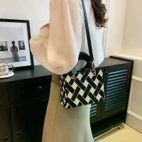 ราคา กระเป๋าทอ Niche, อินเทรนด์, สำหรับผู้หญิง, สไตล์ฮอตฤดูร้อนใหม่ปีนี้, กระเป๋าสะพายข้างอเนกประสงค์, กระเป๋านางฟ้า, เหมาะสำหรับผู้หญิง กระเป๋า montana west หนังแท้ ทรง ถัง ทอรี่ เบิ (1731404496583952109)
