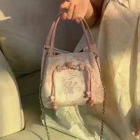 ราคา กระเป๋าสะพายไหล่แฟชั่นสตรีรักแร้ กระเป๋าถังดอกไม้พีชสีชมพู สไตล์จีนใหม่ สำหรับผู้หญิง คุณภาพสูง กระเป๋าสะพายไหล่เดียวและสะพายข้าง ฤดูร้อน 2024 มาใหม่ กระเป๋าสะพายnike (1731196765653076531)