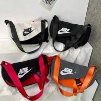 ราคา osnshop045 พร้อมส่ง! Nike กระเป๋าสะพายข้าง ผู้ชายและผู้หญิง กระดาษทิชชู่ เช็ดหน้า ซักผ้า แนะนำวันนี้ ลูกกลิ้งทำความสะอาด กล่องใส่รองเท้า ที่นิยมมากที่สุด (1731589980563801169)