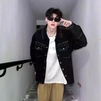 ราคา เสื้อแจ็คเก็ตยีนส์สีดำ สไตล์อเมริกันไฮสตรีท ดีไซน์เฉพาะสำหรับผู้ชาย หมุดย้ำเป็นทุกข์ เสื้อแจ็คเก็ตทำงาน Pu Shuai เสื้อผ้ามอเตอร์ไซค์ zara jacket ဈ ေ း (1732294612107168507)