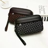 ราคา กระเป๋าสะพายไหล่เดียว ขนาดเล็ก สำหรับผู้ชาย กระเป๋าสะพายข้าง กระเป๋าสี่เหลี่ยมเล็ก แฟชั่น ลายสก๊อต กระเป๋า Messenger พร้อมสายคล้องข้อมือ กระเป๋าถือ chanel graffiti messenger bag (1732004876726273655)
