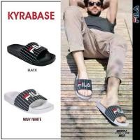 ราคา Fila Collection รองเท้าแตะ แบบสวม สำหรับผู้ชาย Men Slkyrabase SDST210401 BK / WHNV (690) (1731785025720649932)