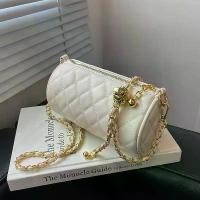 ราคา กระเป๋าทรงกระบอก เนื้อผ้า อินเทรนด์ สำหรับผู้หญิง สไตล์ใหม่ ขนาดเล็ก สไตล์ชาแนล อเนกประสงค์ กระเป๋าสะพายข้าง ลูกบอลสีทอง โซ่ปรับได้ กระเป๋าหมอนกระเป๋าลายนกยูง บาเซนทีม กุชชี่ กระดิ่ง และเพชร (17316816