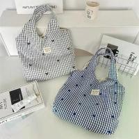 ราคา กระเป๋าช้อปปิ้งฤดูร้อน INS ลายสก๊อตสีน้ำเงิน ปักดอกไม้เล็กๆ กระเป๋าสะพายไหล่เดียว วัสดุผ้าใบ กระเป๋าถือ bag หนัง กระเป๋า สะพายข้าง กระเป๋าถือ สะพายไหล่ มีซิป tote shoulder dumpli (1732174204832548522)