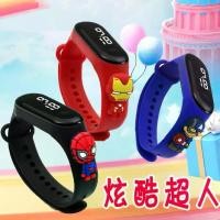 ราคา นาฬิกาสร้อยข้อมือซูเปอร์แมนสไปเดอร์แมน ดีไซน์เท่ นาฬิกาอิเล็กทรอนิกส์สำหรับเด็ก หน้าจอสัมผัสอินเทรนด์ นาฬิกากันน้ำ พร้อมตุ๊กตา LED เหมาะสำหรับนักเรียน boy ဘ ေ း လ ွ ယ ် အ (1731599192759568018)