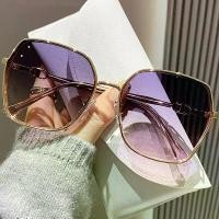 ราคา 2024 sun glasses Fashionable sunglasses for women UV protection High quality feel Retro style Round metal frame Free glasses case (1732267389887875192)