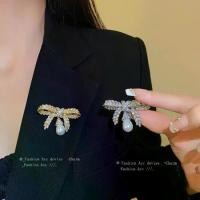 ราคา เข็มกลัดมุกกุทัณฑ์เพทายชุบทอง K แท้ เข็มกลัด gloves gloves gloves ผ้าคลุมหน้ากันแดดกัน uv เข็มกลัด ติด หน้าอก newera หมวก แก๊ป แฟชั่น (1731910645218444977)