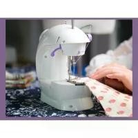 ราคา จักรเย็บผ้า ไฟฟ้า มินิ ขนาดพกพา Mini Sewing Machine จักรเย็บผ้าขนาดเล็ก พกพาสะดวก (สีม่วง) 234771/A2230 (1732384034388608395)