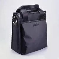 ราคา กระเป๋าสะพายข้างผู้ชาย สไตล์ใหม่ กระเป๋าผ้าแคนวาส วัสดุผ้า Oxford กระเป๋าถือ แฟชั่นผู้ชาย สไตล์เกาหลี กระเป๋าสะพายข้าง (1732389208376313056)