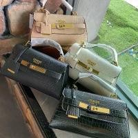 ราคา 【เก็บเงินปลายทาง】 กระเป๋าถือ/สะพาย guess ดูไฮโซ สไตล์ลัคชู ทรง KL จุของ (1731401731552150719)