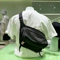 ราคา กระเป๋าผู้ชาย แฟชั่น วัสดุผ้าร่มชูชีพ ไนลอน กระเป๋าสะพายข้าง กระเป๋า Messenger กระเป๋าสะพายไหล่ลำลอง กระเป๋าเป้ สีดำ (1732191947733306232)