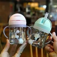 ราคา ขวดน้ำดื่มกลางแจ้งลายการ์ตูน 250ML พร้อมหลอด ถ้วยให้อาหารสำหรับเด็ก เหมาะสำหรับเด็ก ถ้วยฝึก มีหูหิ้วแบบพกพา ขวดน้ำ (1730737321510275811)