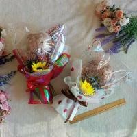 ราคา ดอกไม้ ของขวัญรับปริญญา ช่อตุ๊กตา ช่อธนบัตร congratulations สีสันสดูดใส ของตกแต่ง กุหลาบ เด็ก (1729746487545662170)