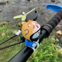 ราคา ของเล่นตกแต่งรถยนต์, การออกแบบหมวกกันน็อคเป็ดบนมอเตอร์ไซค์, กังหันลมขนาดเล็ก, ของตกแต่ง DIY, เรืองแสงและหมุน, เหมาะสำหรับรถยนต์ไฟฟ้าและรถเข็นเด็ก, พร้อมการออกแบบโดเรมอน เบาะ วาง (1731323165387752932)