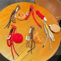 ราคา พวงกุญแจขนมปังตุ๊กตา สไตล์คาวาอิ ตุ๊กตาการ์ตูนสร้างสรรค์ พวงกุญแจ จี้ห้อยกระเป๋า พวงกุญแจคู่ ของตกแต่ง อุปกรณ์เสริมกุญแจ (1732053337345918918)