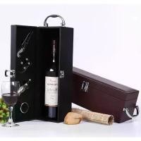 ราคา กล่องใส่ขวดไวน์ +ชุดเครื่องมือ4ชิ้น กระเป๋าใส่ขวดไวน์ กล่องไวน์พกพา กระเป๋าไวน์ ️พร้อมส่ง (1732349488352101445)