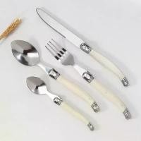 ราคา ชุดช้อนสแตนเลส ด้ามพลาสติกสีขาวขุ่น มีดสเต็ก ส้อม ช้อน เหมาะสำหรับโต๊ะตะวันตก ของใช้ในครัวเรือน (1731898960493971974)