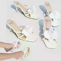 ราคา ALINBRAND รองเท้าส้นสูง 2.8 นิ้ว แต่งกล้วยไม้ รองเท้าส้นสูงดอกกล้วยไม้ ใส่สวยมากกก จัดส่งเฉพาะจุด (1731791486948050010)