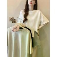 ราคา เสื้อยืดผ้าฝ้ายแขนสั้นคอกลม สำหรับผู้หญิง ใส่หน้าร้อน ดีไซน์ใหม่สไตล์เกาหลี ผ่าข้าง สีพื้น อินเทรนด์ เสื้อ ยืด ขาว มือ สอง สเวตเตอร์ คอกลม (1731388201457386704)