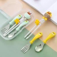 ราคา 【ของแท้ 100%】 ชุดช้อนส้อมของเด็ก พร้อมกล่องพกพา ช้อน ส้อม ตะเกียบ- SPNDUCK (1731841052326134824)