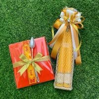 ราคา เทียน3.5*32ห่อผ้าทอง+ชุดผ้าอาบน้ำฝน (1730492227010267787)