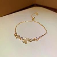 ราคา สร้อยข้อมือดอกไม้เล็ก สไตล์เกาหลี ทงแดมุน หวานและสง่างาม สำหรับผู้หญิง ฝังเพชรโอปอล สร้อยข้อมือกลีบดอกไม้ พลอยเทียม ปี 2025 ขายดีในร้าน กํา ไล ลูกปัด เชือก เทียน สร้อย ข้อมื (1731296409281201313)
